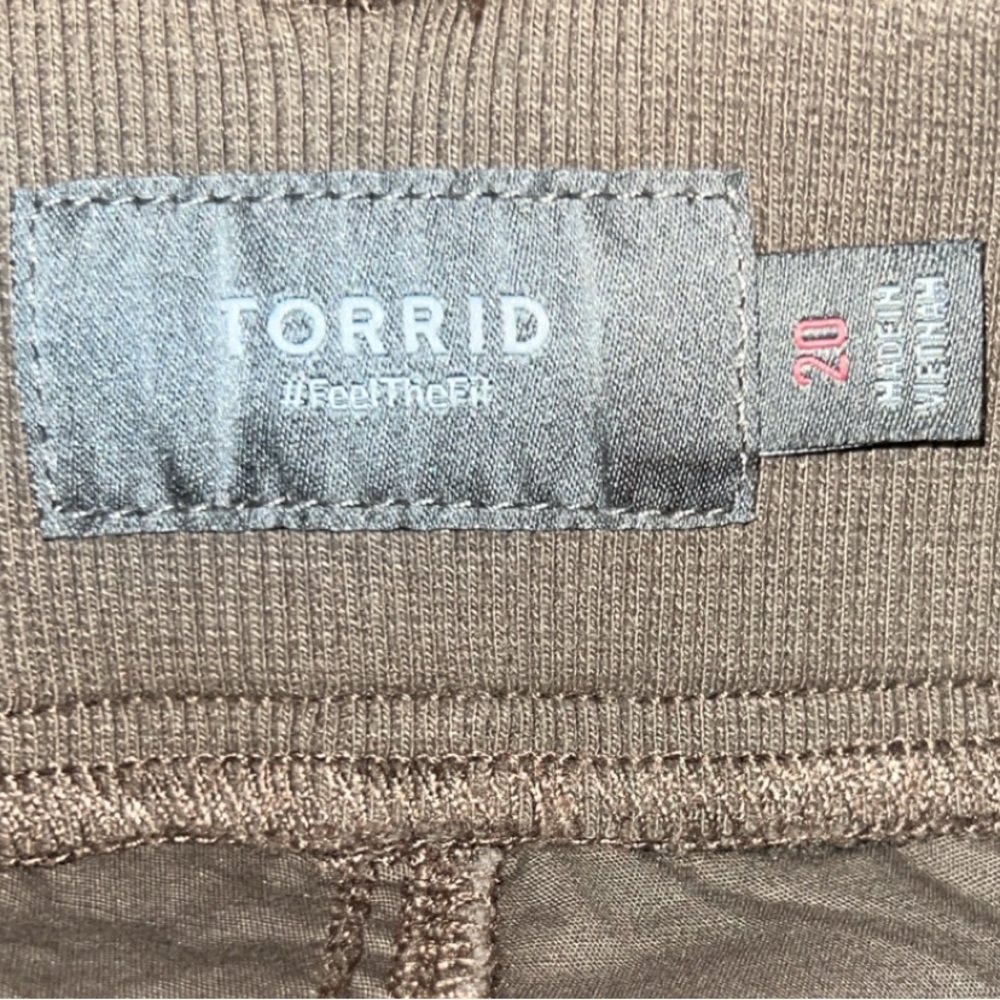 Torrid- BROWN COLOR! Stretch Poplin Mid Rise Bermuda Shorts - Picture 6 of 6